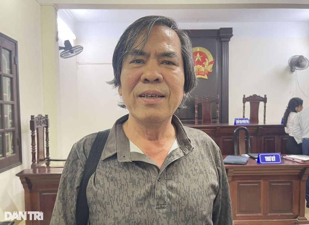 Mở lại phiên tòa đòi bồi thường 44 tỷ đồng vì bị giữ bằng cử nhân 30 năm - 1 Mở lại phiên tòa đòi bồi thường 44 tỷ đồng vì bị giữ bằng cử nhân 30 năm - 1