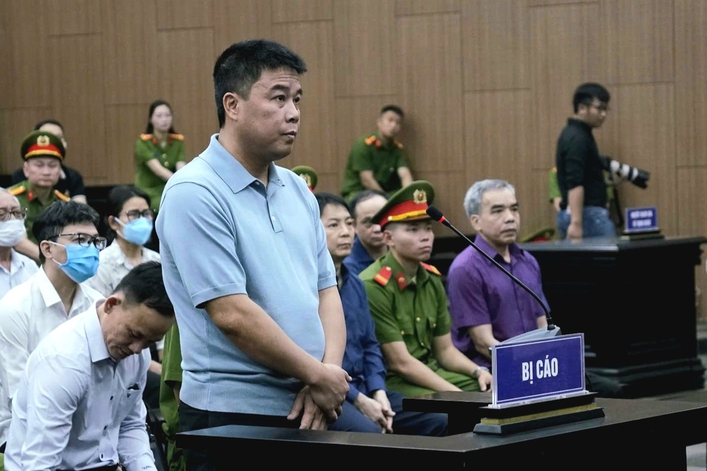 Cựu Bí thư Hoàng Thị Thúy Lan xin được ngồi vì bị chứng ngừng thở, bệnh tim - 3 Cựu Bí thư Hoàng Thị Thúy Lan xin được ngồi vì bị chứng ngừng thở, bệnh tim - 3