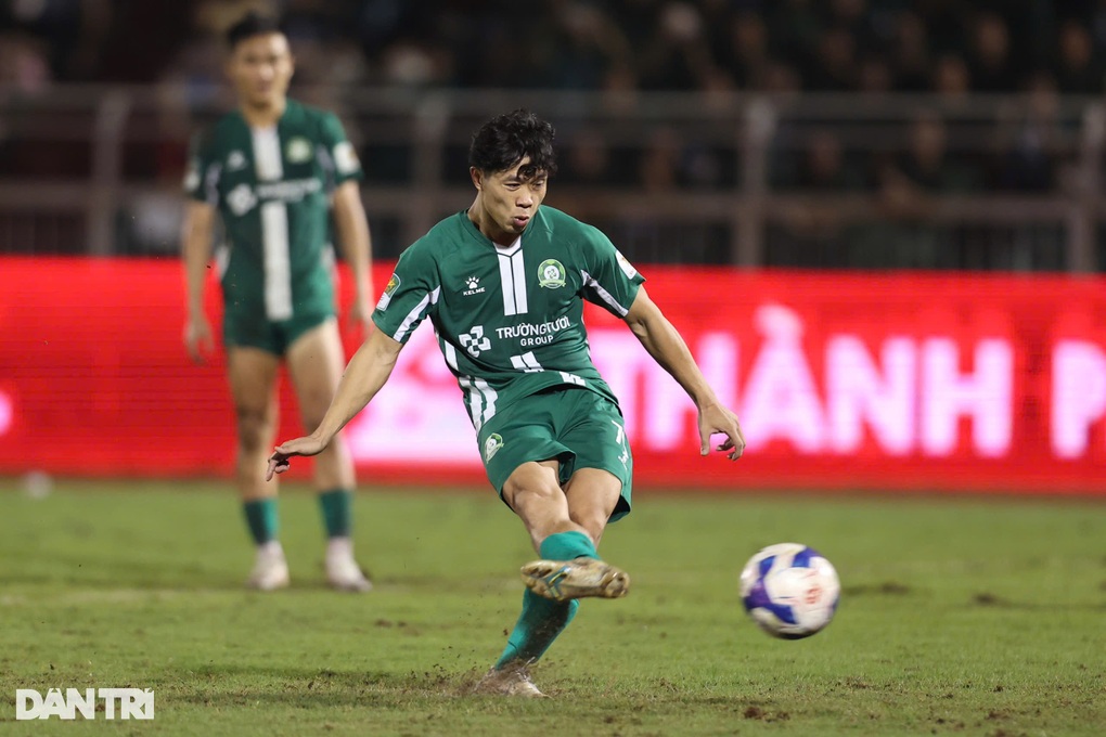 Công Phượng: Tôi sẽ đứng dậy, chiến đấu vì giấc mơ còn dang dở - 2 Công Phượng: Tôi sẽ đứng dậy, chiến đấu vì giấc mơ còn dang dở - 2