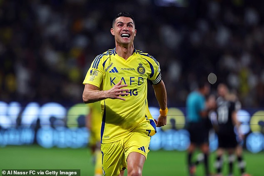 C.Ronaldo tuyên bố bất ngờ về lý do ở lại nhận núi tiền tại Al Nassr - 2 C.Ronaldo tuyên bố bất ngờ về lý do ở lại nhận núi tiền tại Al Nassr - 2