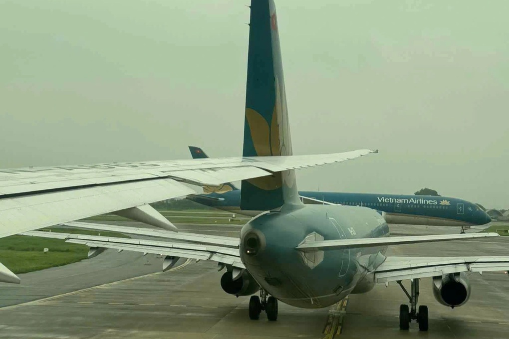 Vụ 2 máy bay Vietnam Airlines va quệt tại Nội Bài: Đình chỉ 4 phi công - 1 Vụ 2 máy bay Vietnam Airlines va quệt tại Nội Bài: Đình chỉ 4 phi công - 1
