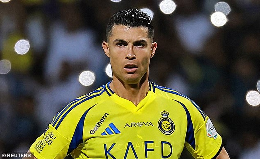 C.Ronaldo tuyên bố bất ngờ về lý do ở lại nhận núi tiền tại Al Nassr - 1 C.Ronaldo tuyên bố bất ngờ về lý do ở lại nhận núi tiền tại Al Nassr - 1