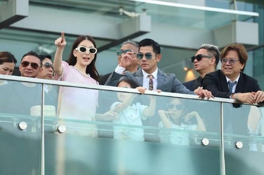 Quách Phú Thành ở tuổi 60: Phong độ, làm việc không nghỉ, sắp đón con thứ 3 - 1 Quách Phú Thành ở tuổi 60: Phong độ, làm việc không nghỉ, sắp đón con thứ 3 - 1
