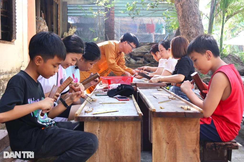Truyền nhân đời thứ 13 của gia tộc điêu khắc gỗ nổi tiếng - 3