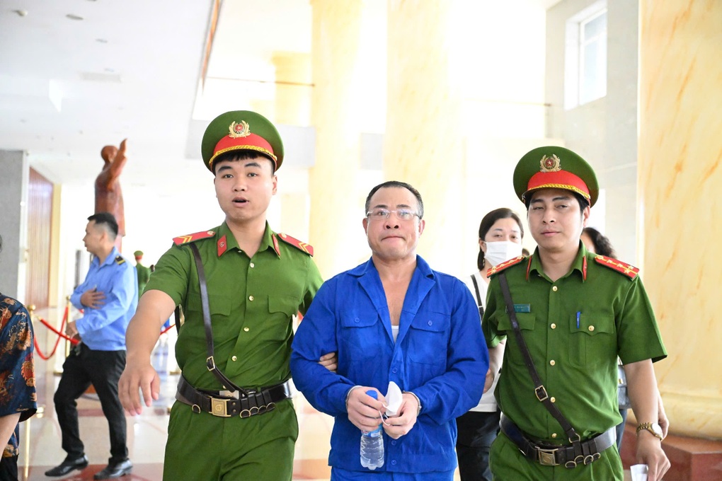 Xét xử phúc thẩm vụ cháy chung cư mini ở phố Khương Hạ khiến 56 người chết - 1 Xét xử phúc thẩm vụ cháy chung cư mini ở phố Khương Hạ khiến 56 người chết - 1