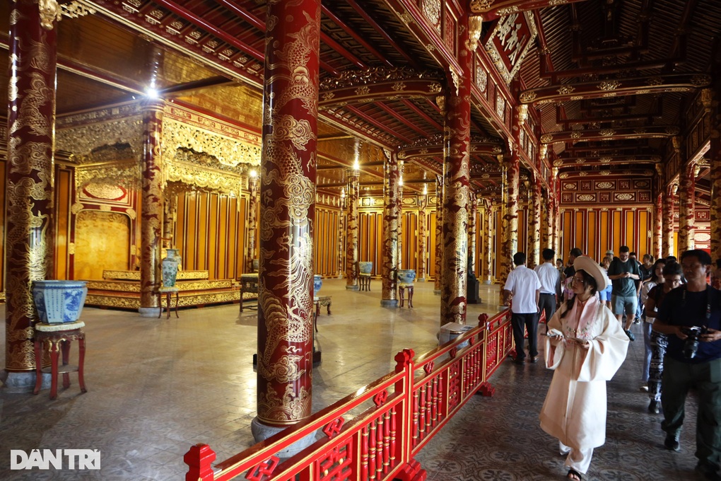 Yêu cầu kiểm điểm tổ chức, cá nhân để xảy ra vụ đập phá ngai vàng ở Huế - 1 Yêu cầu kiểm điểm tổ chức, cá nhân để xảy ra vụ đập phá ngai vàng ở Huế - 1