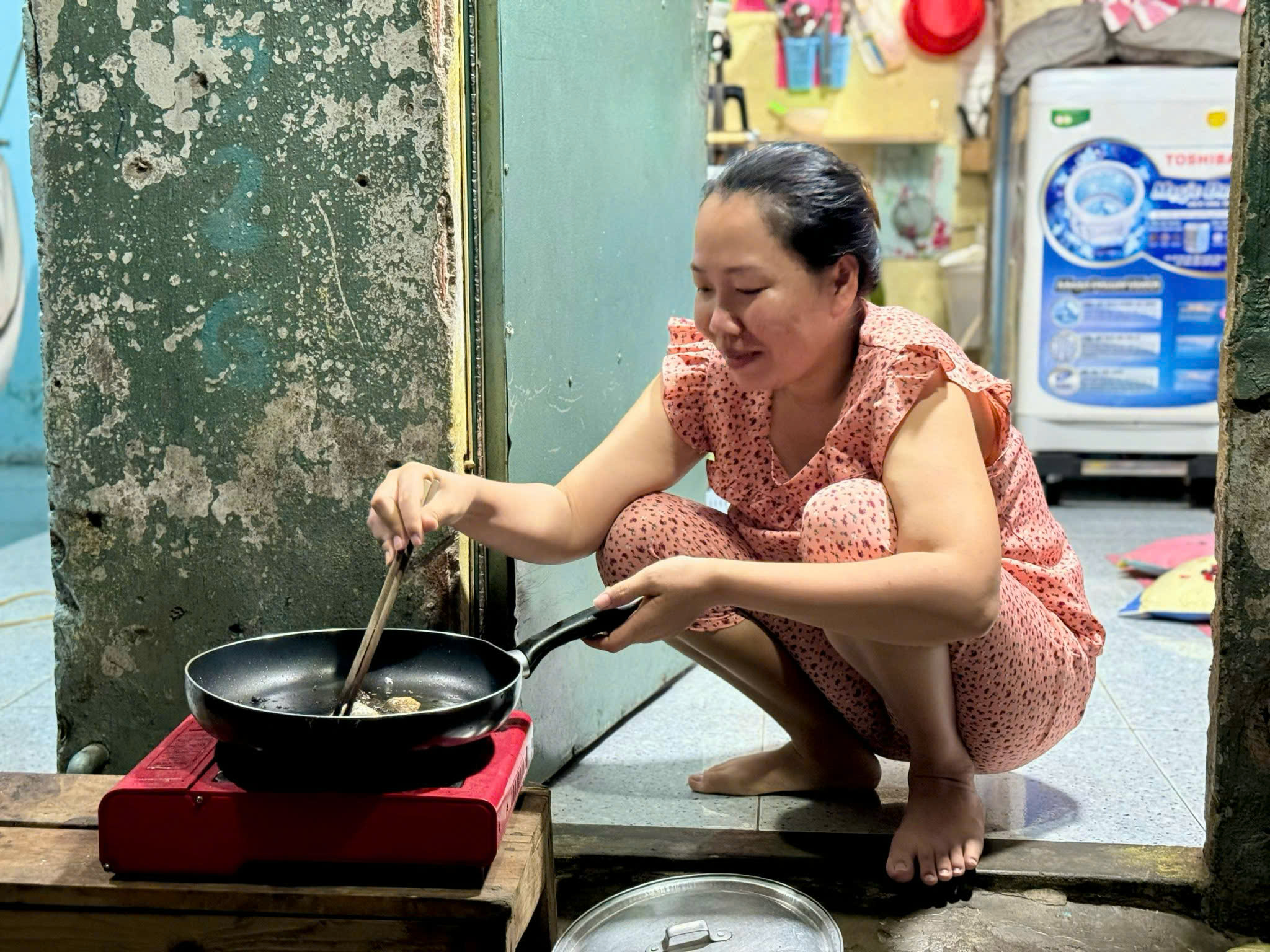 Công nhân chắt chiu từng đồng để lo cho tương lai - Ảnh 3.