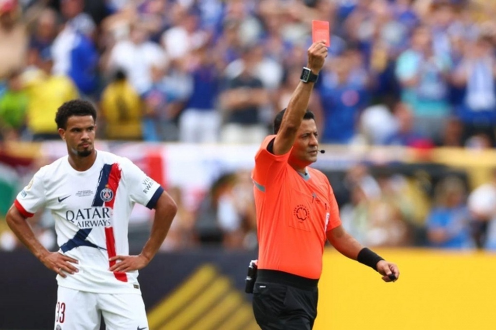 Ngôi sao PSG giật tóc đối thủ và nhận cái kết đắng - 2 Ngôi sao PSG giật tóc đối thủ và nhận cái kết đắng - 2