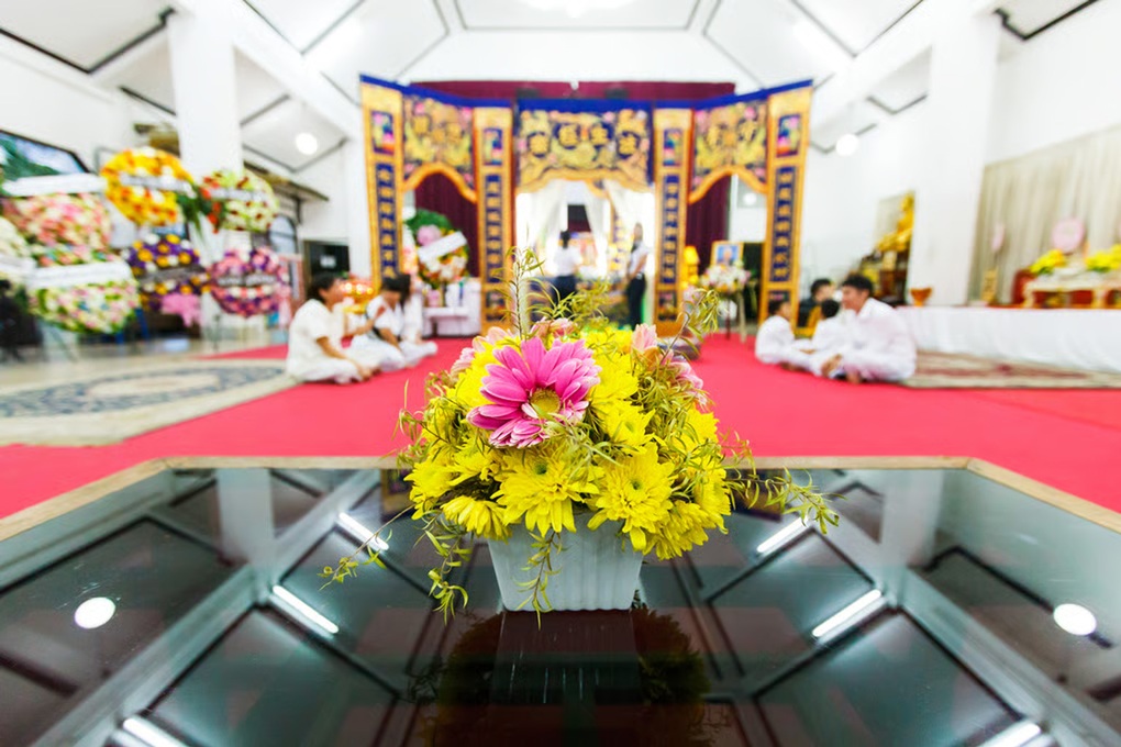 Nhân sự trẻ Trung Quốc đổ vào ngành tang lễ: Nghề âm dương lên ngôi - 2