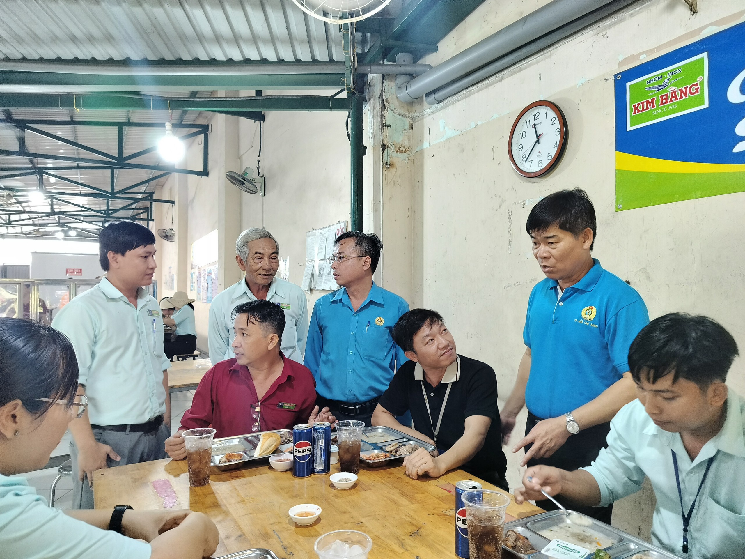 Hàng ngàn công nhân được thưởng thức bữa ăn giữa ca giá trị cao- Ảnh 4. Hàng ngàn công nhân được thưởng thức bữa ăn giữa ca giá trị cao- Ảnh 4.