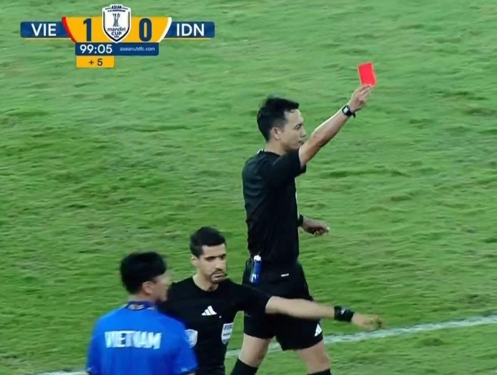 Chiến thuật lạ của U23 Việt Nam khiến U23 Indonesia gặp khó khi ném biên - 2 Chiến thuật lạ của U23 Việt Nam khiến U23 Indonesia gặp khó khi ném biên - 2