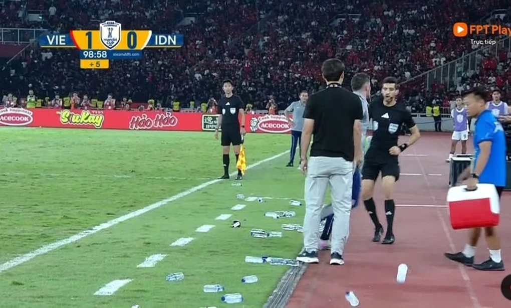 Bác sĩ U23 Việt Nam: Tôi không xếp chai nước để làm khó Indonesia - 2 Bác sĩ U23 Việt Nam: Tôi không xếp chai nước để làm khó Indonesia - 2