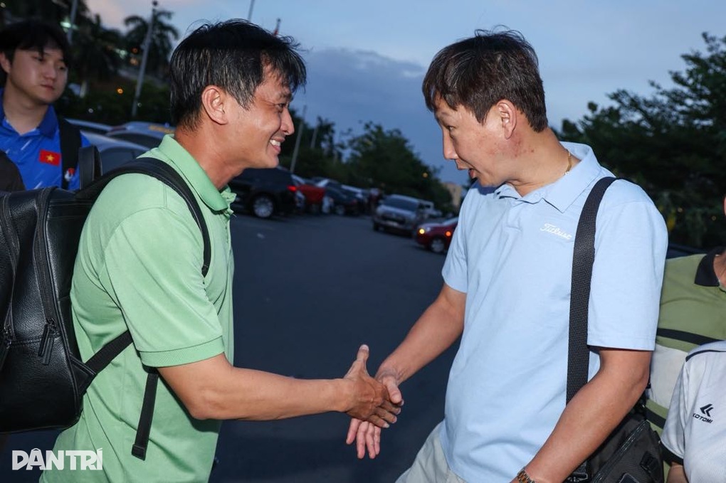 HLV Kim Sang Sik: “Tôi sẽ nghiên cứu phương án cho SEA Games 33” - 2
