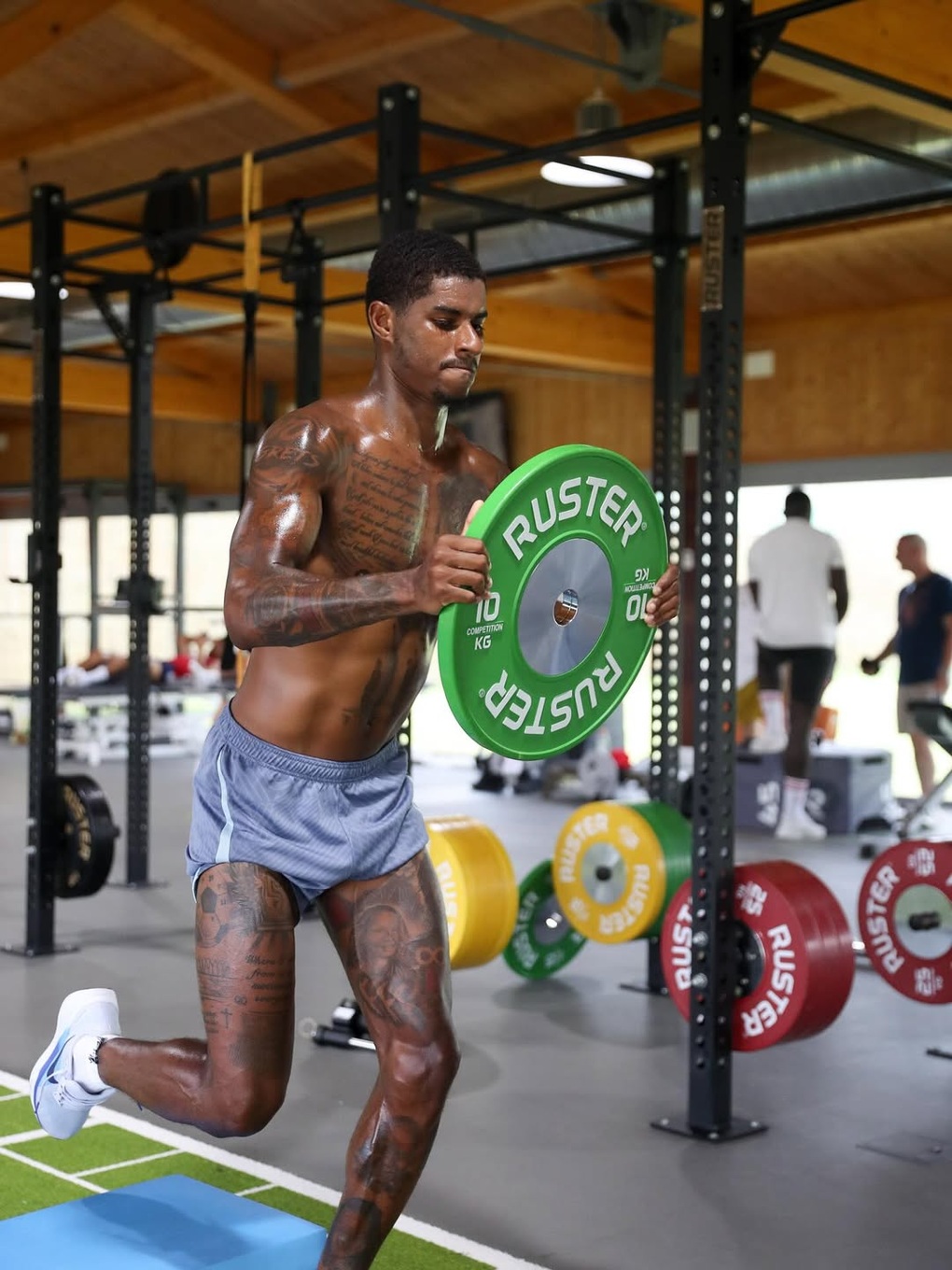 Bị Man Utd đối xử phũ phàng, Rashford có hành động bất ngờ - 1 Bị Man Utd đối xử phũ phàng, Rashford có hành động bất ngờ - 1