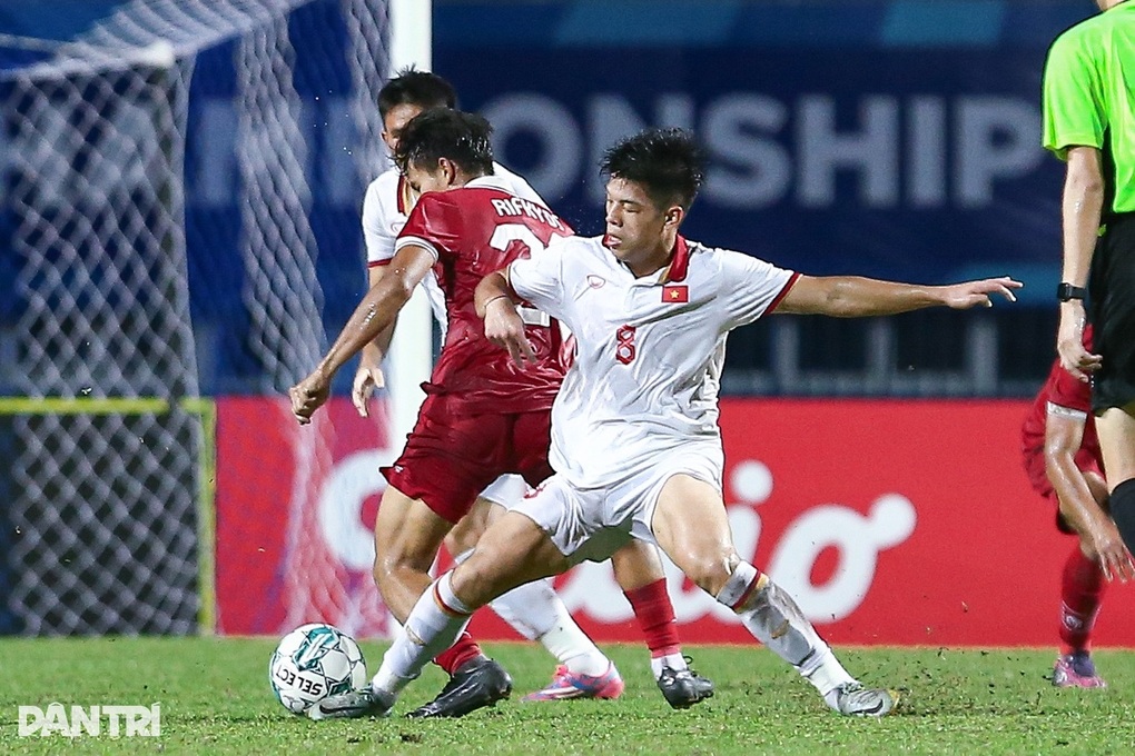 CĐV Indonesia phản ứng mạnh mẽ khi đội nhà đối đầu với U23 Việt Nam - 2