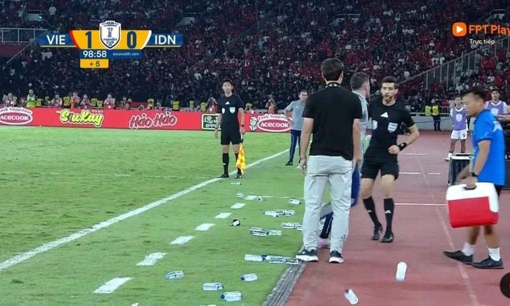 Chiến thuật lạ của U23 Việt Nam khiến U23 Indonesia gặp khó khi ném biên - 1 Chiến thuật lạ của U23 Việt Nam khiến U23 Indonesia gặp khó khi ném biên - 1