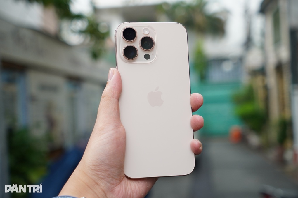 Giá iPhone 16 Pro Max giảm về mức thấp nhất từ khi lên kệ - 1 Giá iPhone 16 Pro Max giảm về mức thấp nhất từ khi lên kệ - 1