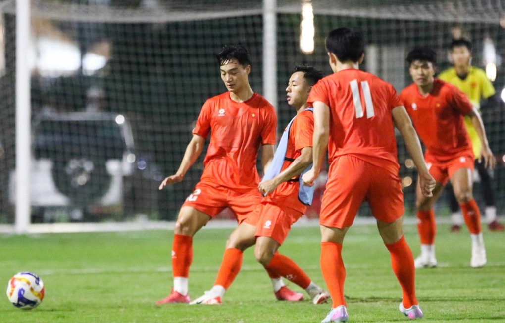 HLV Kim Sang Sik nhận tin vui trước trận U23 Việt Nam đối đầu U23 Campuchia - 1