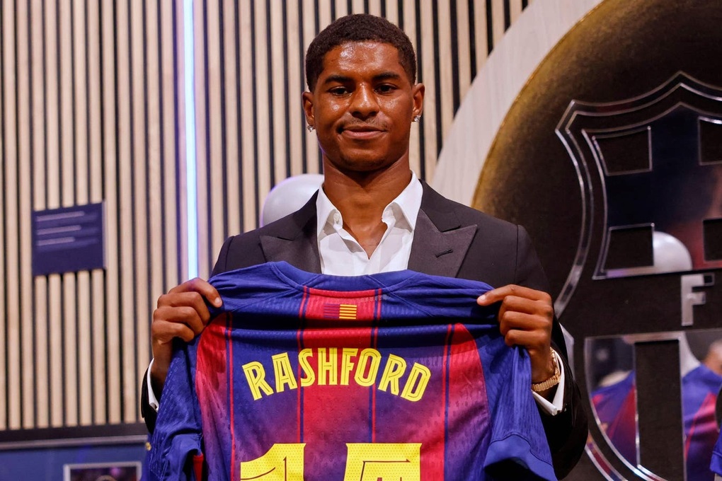 Marcus Rashford được trao số áo của huyền thoại Thierry Henry ở Barcelona - 1 Marcus Rashford được trao số áo của huyền thoại Thierry Henry ở Barcelona - 1