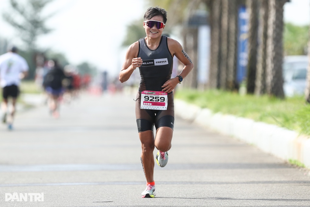 Những VĐV tài năng, xinh đẹp ở Aqua và Quảng Trị International Marathon - 4 Những VĐV tài năng, xinh đẹp ở Aqua và Quảng Trị International Marathon - 4