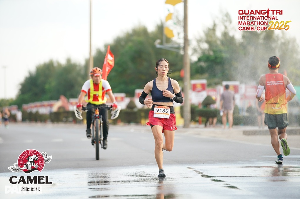 Những VĐV tài năng, xinh đẹp ở Aqua và Quảng Trị International Marathon - 8 Những VĐV tài năng, xinh đẹp ở Aqua và Quảng Trị International Marathon - 8