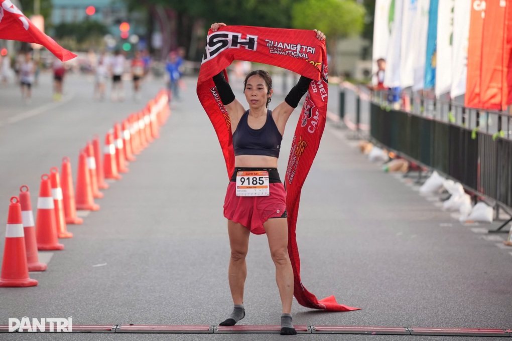 Những VĐV tài năng, xinh đẹp ở Aqua và Quảng Trị International Marathon - 9 Những VĐV tài năng, xinh đẹp ở Aqua và Quảng Trị International Marathon - 9