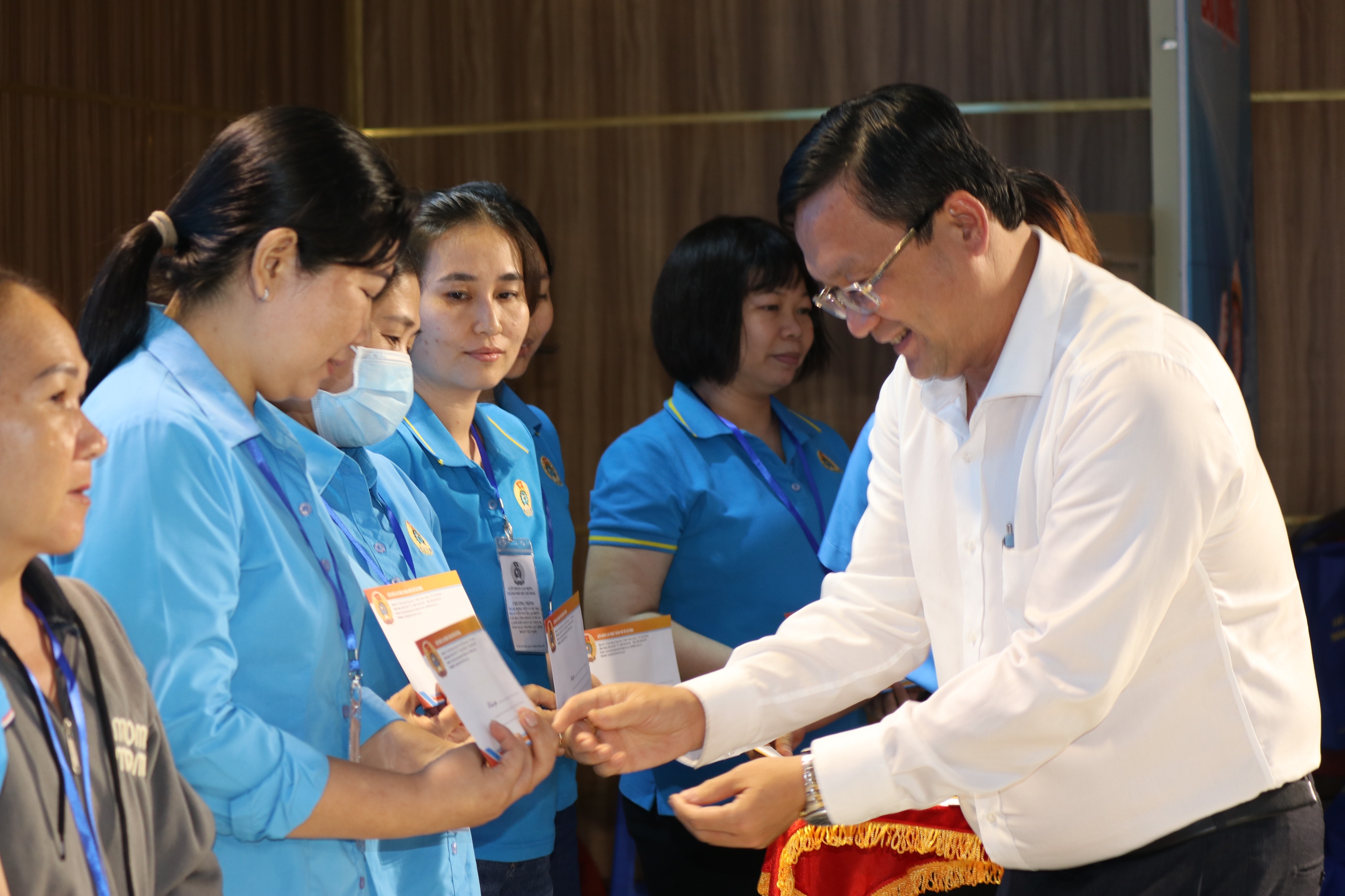 Lãnh đạo thành phố ra sức chăm lo,
