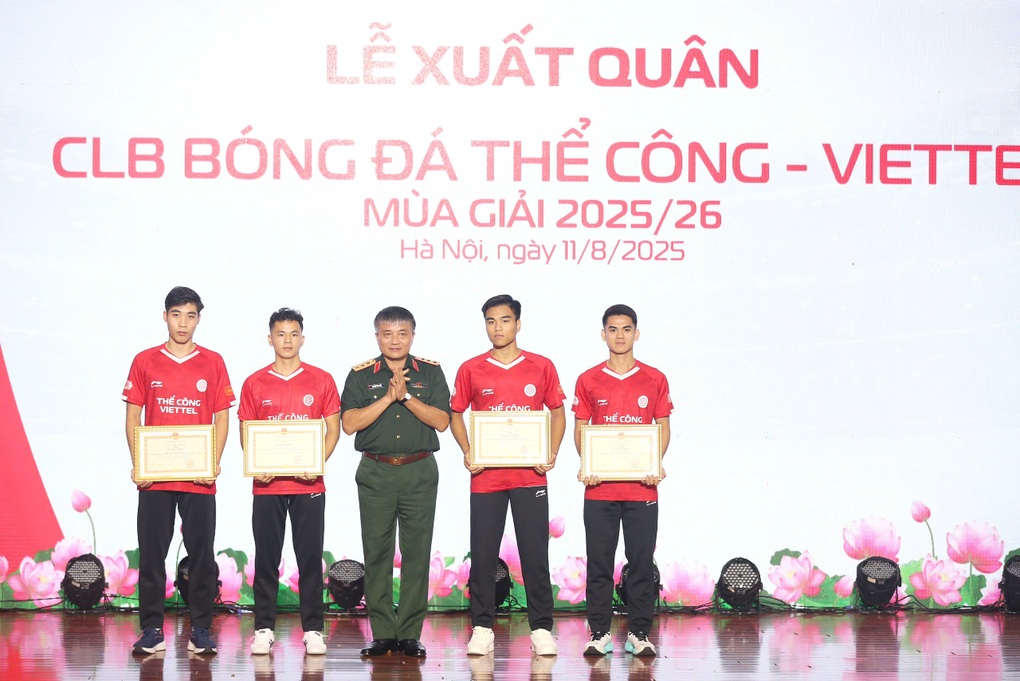 Thể Công Viettel đặt mục tiêu vô địch V-League cùng HLV Velizar Popov - 2
