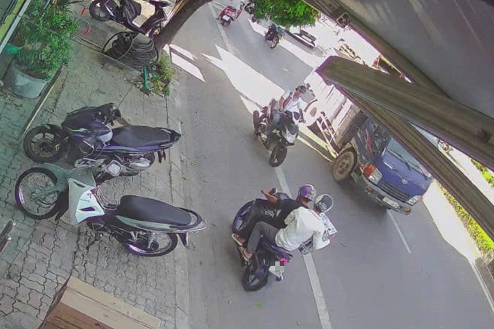 Hai gã đàn ông “cuỗm” 22kg thịt bò khi gia chủ vào nhà rửa tay - 2