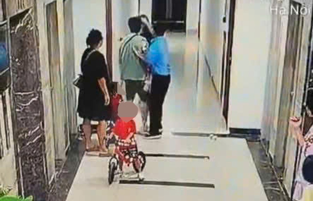 Xác minh vụ người đàn ông xăm trổ hành hung phụ nữ trong khu chung cư - 3
