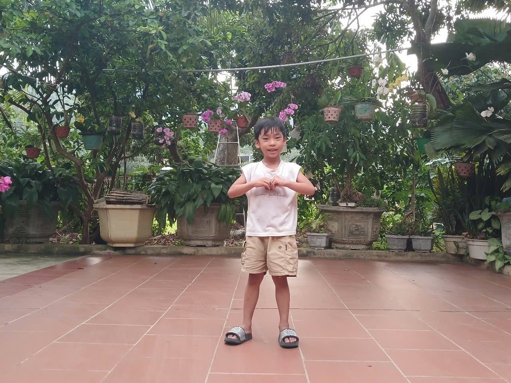 Bé trai 5 tuổi mất tích bí ẩn khi chơi ở sân nhà - 2 Bé trai 5 tuổi mất tích bí ẩn khi chơi ở sân nhà - 2