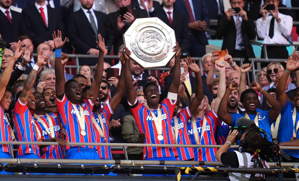 Đánh bại Liverpool, Crystal Palace đoạt Siêu cúp Anh - 2 Đánh bại Liverpool, Crystal Palace đoạt Siêu cúp Anh - 2