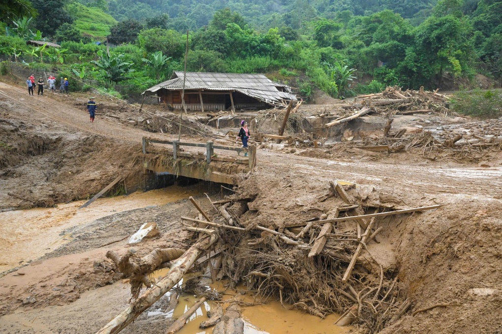 Lời “xin tiền đi chơi” gây sốc và chuyến từ thiện 1 tỷ đồng ở Điện Biên - 4