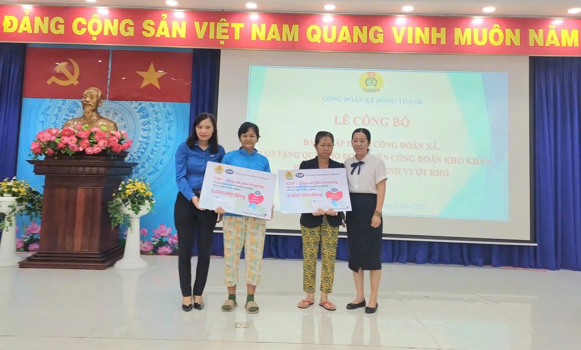 Công đoàn phường, xã đẩy mạnh chăm lo cho đoàn viên sau khi thành lập- Ảnh 2.