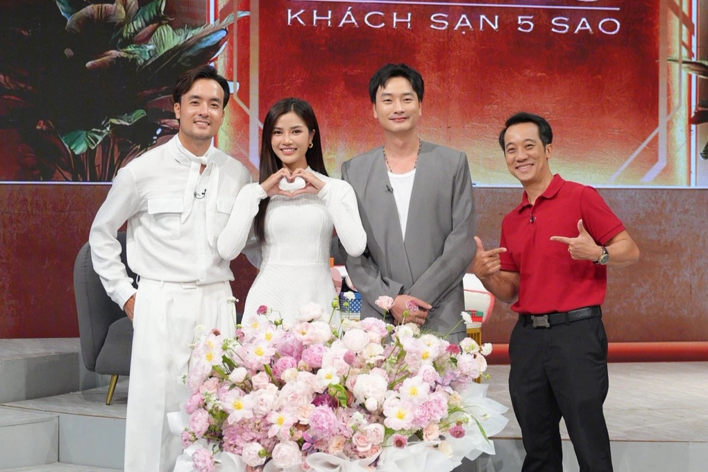 Diễn viên Anh Đào bật khóc khi được chồng tặng bó hoa đầu tiên - 2