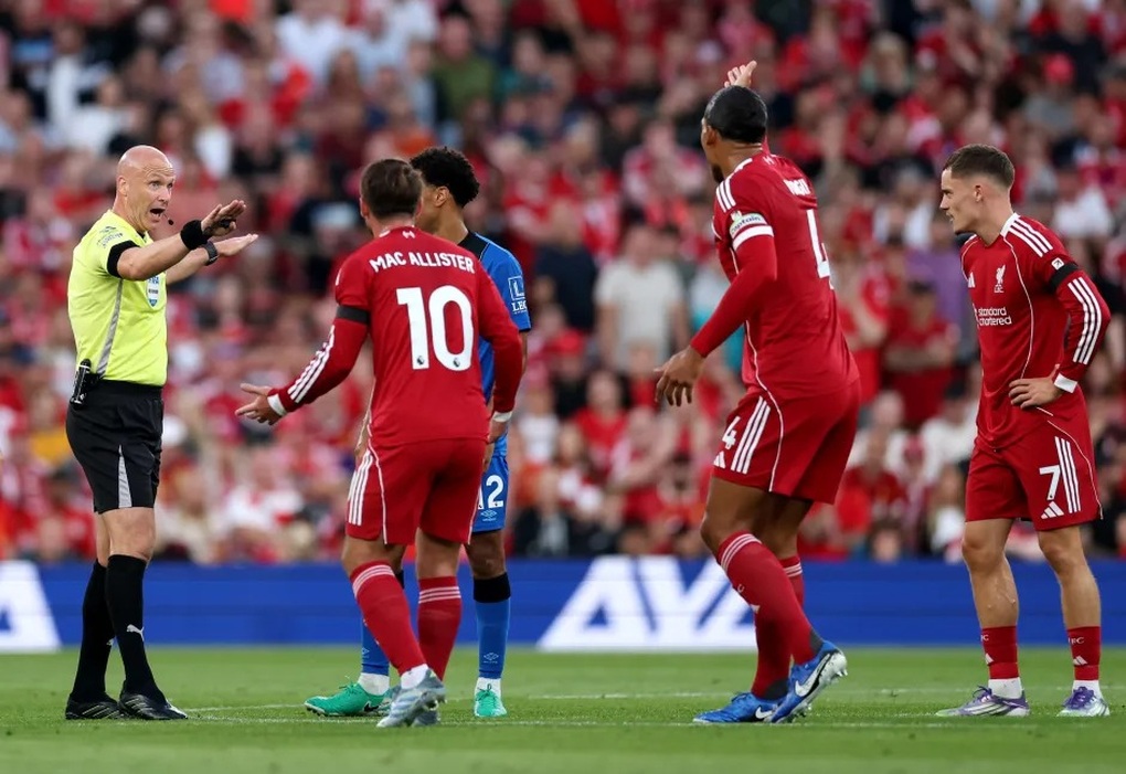 VAR bị chỉ trích vì sai lầm nghiêm trọng trong chiến thắng của Liverpool - 2 VAR bị chỉ trích vì sai lầm nghiêm trọng trong chiến thắng của Liverpool - 2