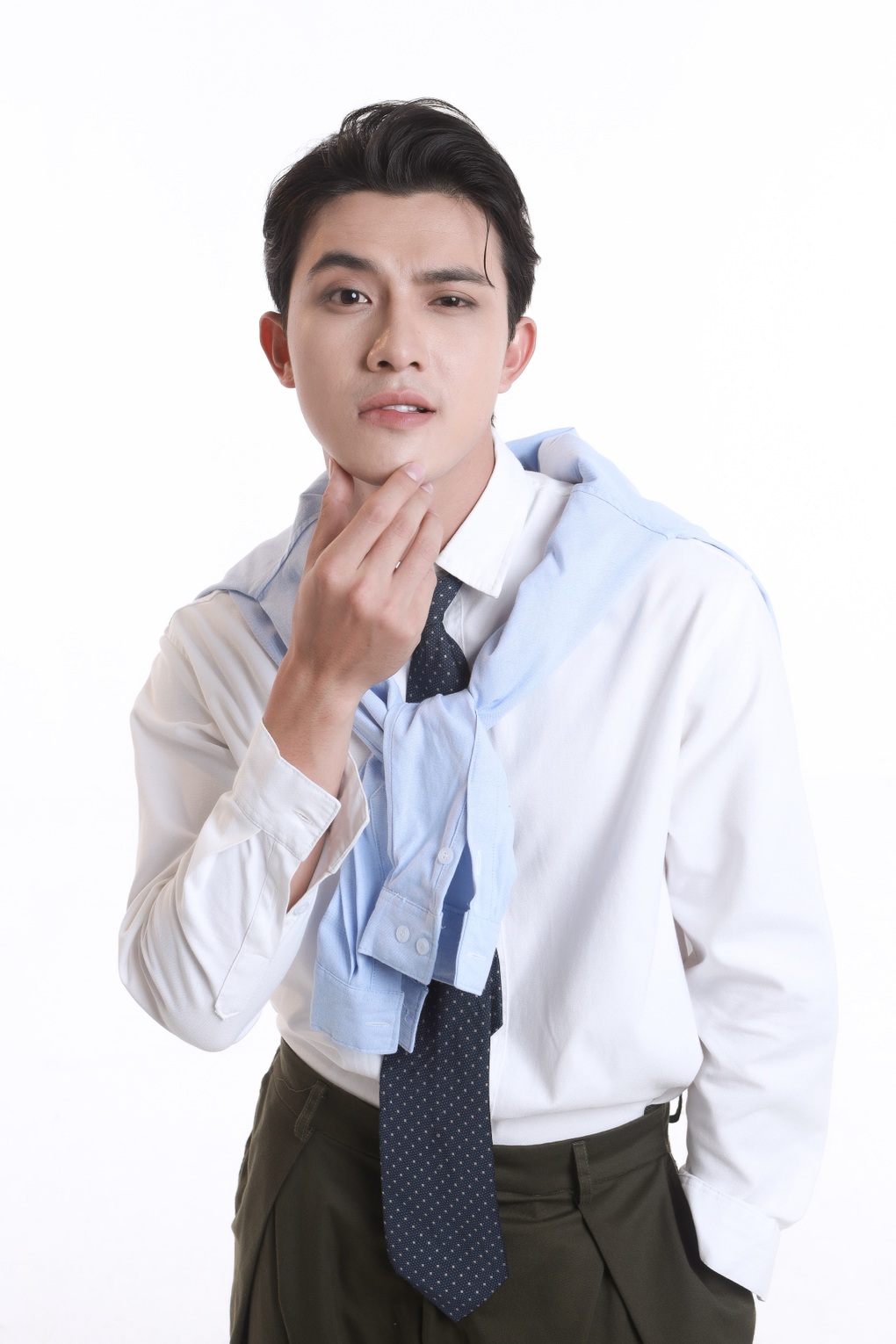 Trần Ngọc Vàng diễn cảnh thân mật với bạn thân, hé lộ cuộc sống tuổi 27 - 2 Trần Ngọc Vàng diễn cảnh thân mật với bạn thân, hé lộ cuộc sống tuổi 27 - 2