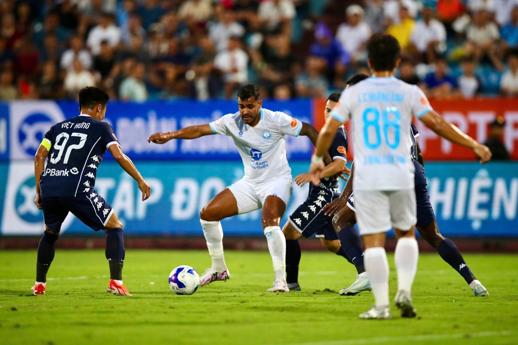 Thắng kịch tính Hải Phòng, CLB Nam Định khởi đầu V-League thuận lợi - 2 Thắng kịch tính Hải Phòng, CLB Nam Định khởi đầu V-League thuận lợi - 2