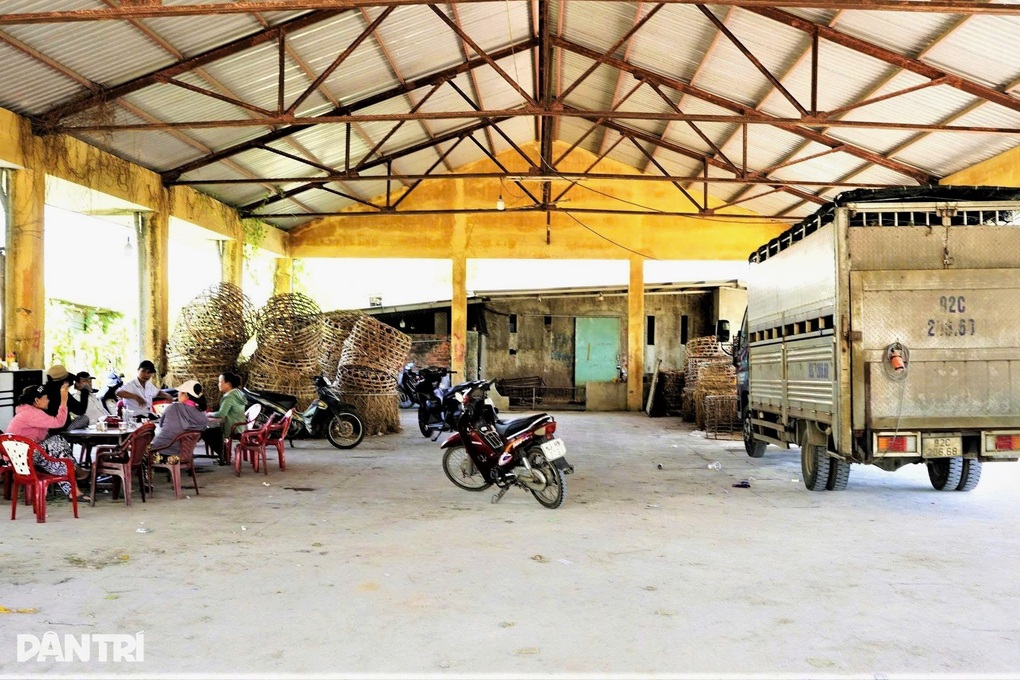 Cảnh lạ mắt tại chợ bồng heo nổi tiếng miền Trung  - 2