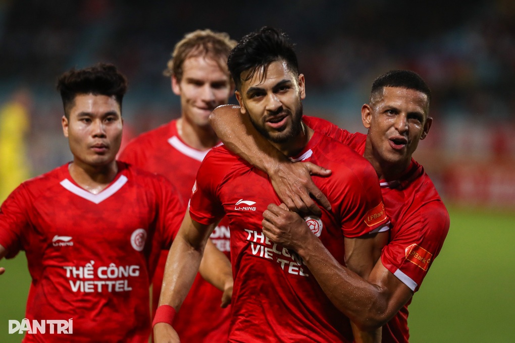 Thắng đậm CLB Công an TPHCM, Thể Công Viettel giành ngôi đầu V-League - 2 Thắng đậm CLB Công an TPHCM, Thể Công Viettel giành ngôi đầu V-League - 2