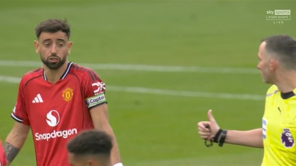 Đá hỏng phạt đền, Bruno Fernandes bất ngờ đổ lỗi cho trọng tài - 2