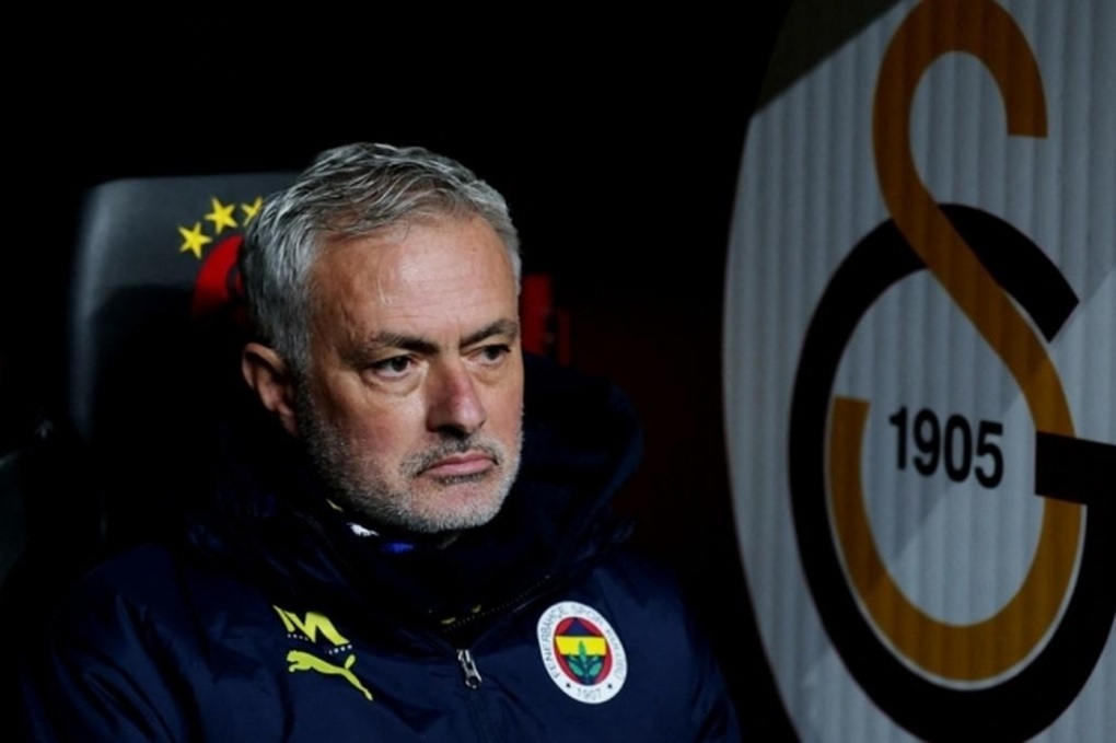 HLV Jose Mourinho bất ngờ bị sa thải - 2 HLV Jose Mourinho bất ngờ bị sa thải - 2