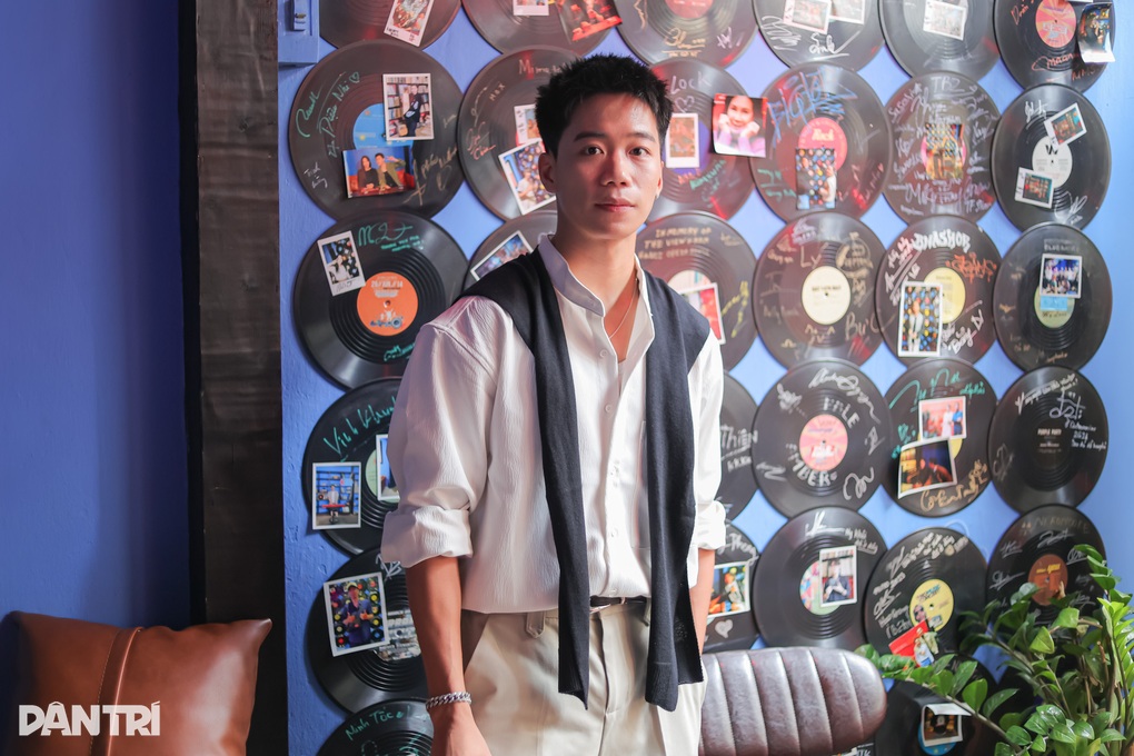 VĐV quốc gia vào vai Tấn “Mưa đỏ”, hé lộ hậu trường cảnh ăn rắn đầy ám ảnh - 3 VĐV quốc gia vào vai Tấn “Mưa đỏ”, hé lộ hậu trường cảnh ăn rắn đầy ám ảnh - 3