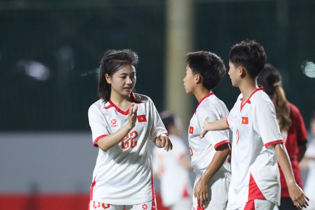 Cầu thủ U20 nữ Việt Nam gây sốt khi sút phạt đẹp như Messi - 1 Cầu thủ U20 nữ Việt Nam gây sốt khi sút phạt đẹp như Messi - 1