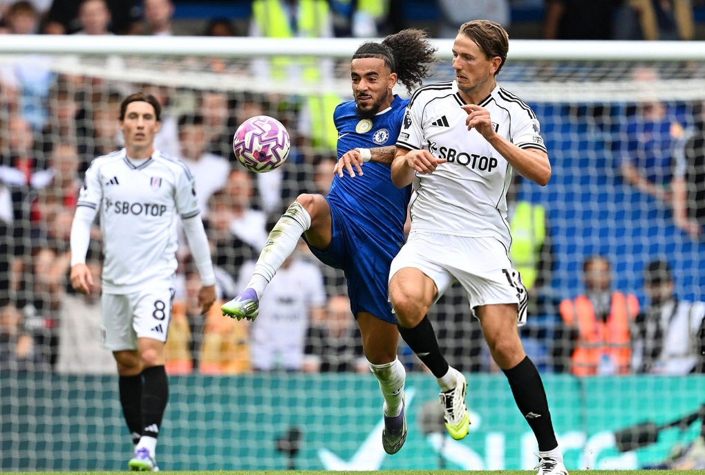 Chelsea vươn lên dẫn đầu bảng xếp hạng Ngoại hạng Anh - 1