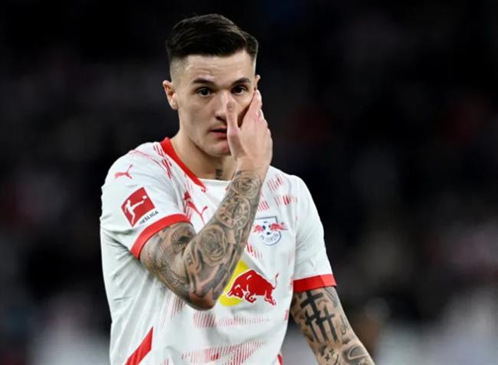 Công bố chi tiết hợp đồng của Man Utd với Benjamin Sesko - 2 Công bố chi tiết hợp đồng của Man Utd với Benjamin Sesko - 2