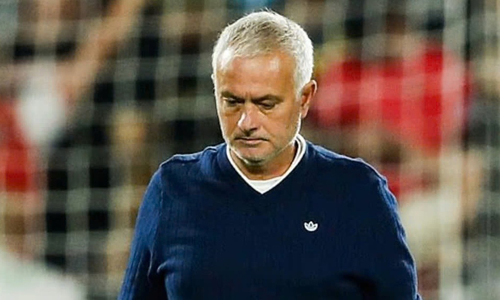 HLV Jose Mourinho bất ngờ bị sa thải - 1 HLV Jose Mourinho bất ngờ bị sa thải - 1