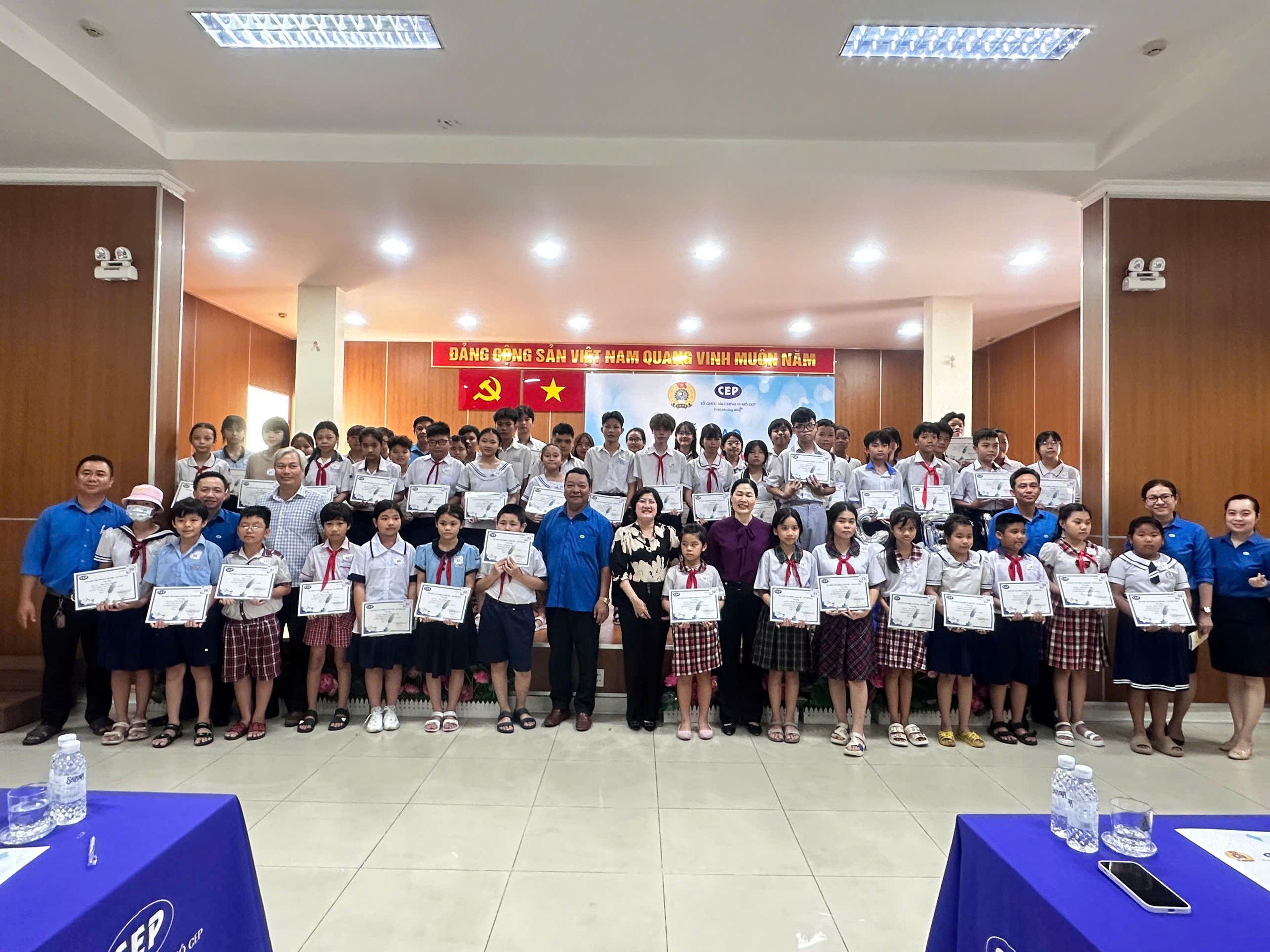 Học bổng CEP tiếp sức người lao động khó khăn - Ảnh 1.