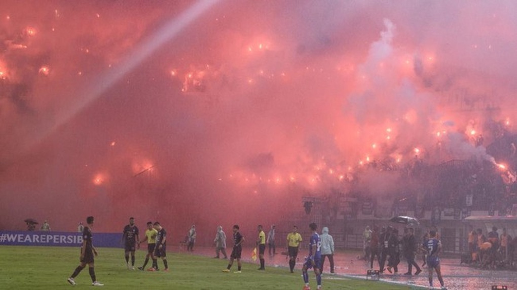 Indonesia xin gỡ bỏ lệnh cấm nghiêm khắc, FIFA trả lời đanh thép - 2