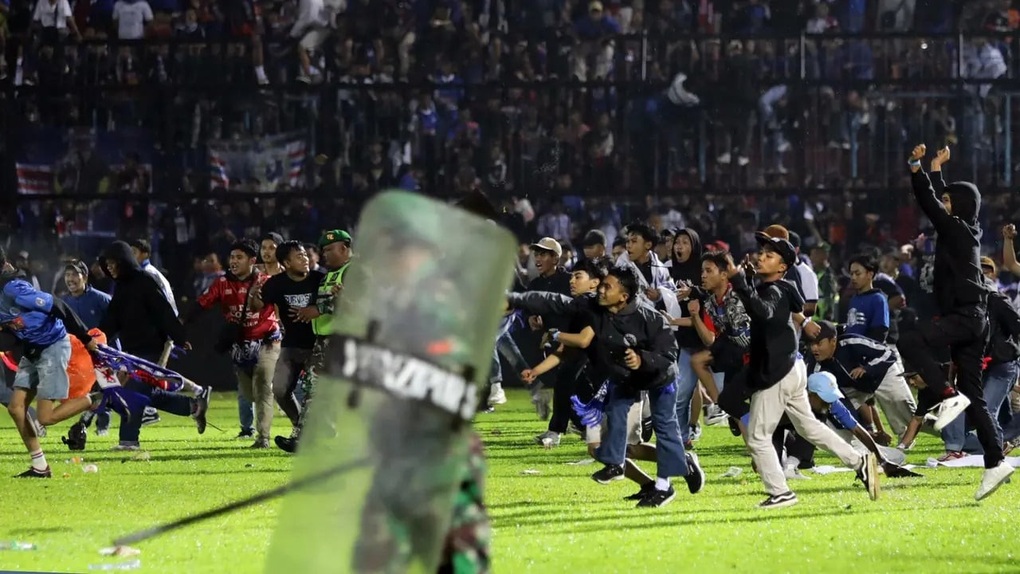 Indonesia xin gỡ bỏ lệnh cấm nghiêm khắc, FIFA trả lời đanh thép - 1